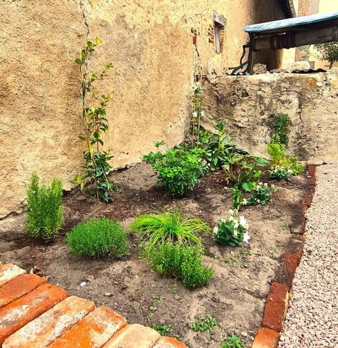 Gite L'Annexe Du Prieure Besson Exterior photo